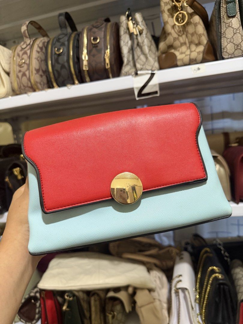 Preloved (Category: Purses & Pouches) located in Manila. Submitted by jocelynpslpr (Listing ID 1464701657, Image 3). Description: .