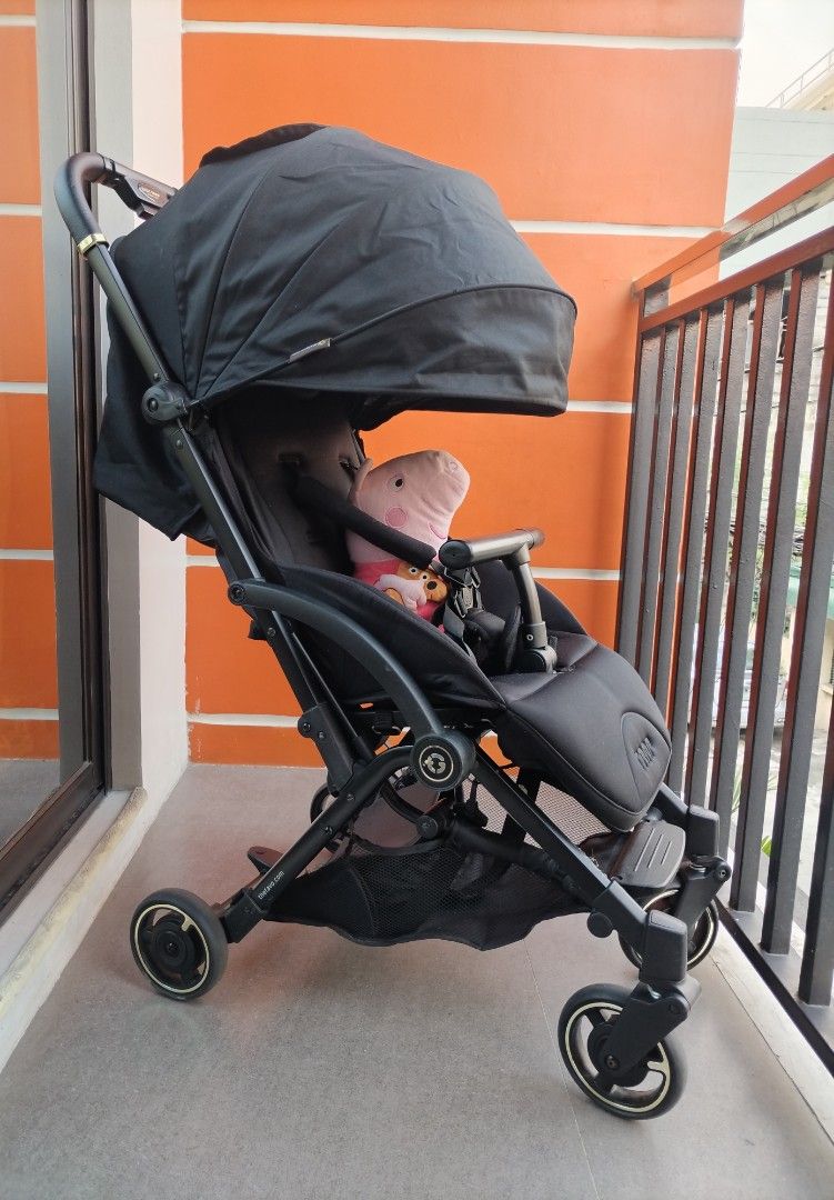 Preloved Black Tavo Basic Trap Compact Stroller (Category: Strollers) located in Taguig. Submitted by wearepreloved83 (Listing ID 1464663345, Image 3). Description: Preloved black Tavo Basic Trap compact stroller Lightweight cabin approved travel friendly Fully Reclined Swivel front wheels With Shopping basket Five point safety harness adjustable canopy A bumper bar and a lower footrest Suitable for newborn up to toddler Not faded black na black 