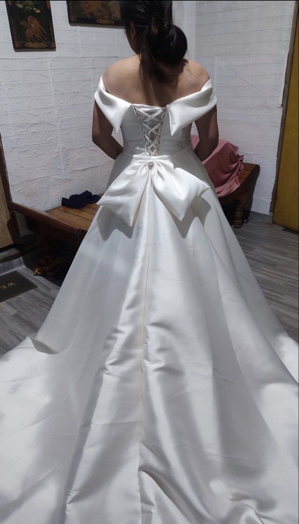 Preloved wedding gown (Category: Evening dresses & gowns) located in Bacoor. Submitted by nicole_1818 (Listing ID 1464619307, Image 1). Description: 👰🏻‍♀️✨ PRELOVED WEDDING GOWN FOR SALE ✨🤍 Elegant Mikado Gown • Perfect for Your Dream Wedding! Letting go of my beautiful preloved wedding gown. 🤍 Looking for a bride who can give this gown another beautiful moment! ✨ 👗 GOWN DETAILS • Mikado fabric • Fits Medium – Large • Best fit for around 5’1