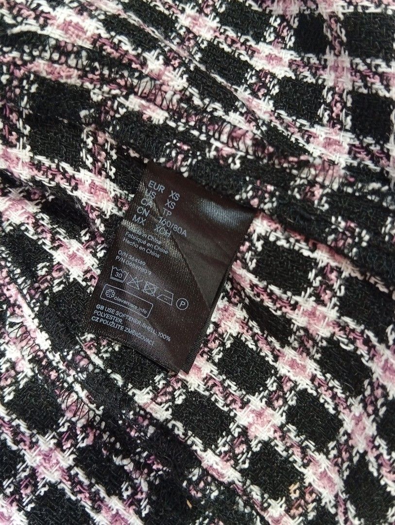 Premium Branded (HnM) Tweed Blazer (Category: Coats, Jackets and Outerwear) located in Rizal. Submitted by tweeds_by_n (Listing ID 1464738300, Image 3). Description: size: xs-small — no issue/flaws — open type — without inner lining — premium quality — H&M mop: gcash mod: tiktok checkout or direct spx/jnt/lalamove 📍 Binangonan, Rizal. 📩DM me if interested!.