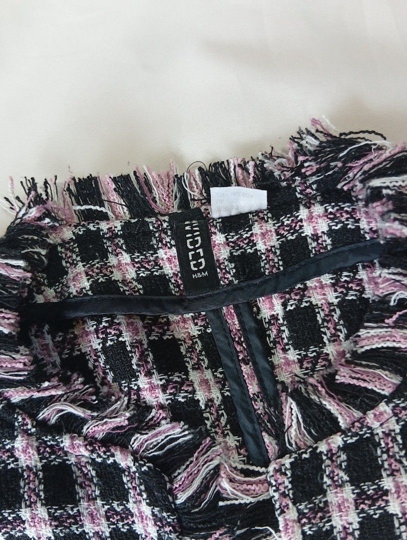 Premium Branded (HnM) Tweed Blazer (Category: Coats, Jackets and Outerwear) located in Rizal. Submitted by tweeds_by_n (Listing ID 1464738300, Image 2). Description: size: xs-small — no issue/flaws — open type — without inner lining — premium quality — H&M mop: gcash mod: tiktok checkout or direct spx/jnt/lalamove 📍 Binangonan, Rizal. 📩DM me if interested!.