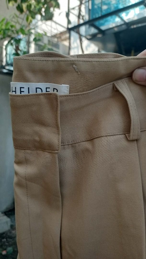 Premium bermuda coffee brown highwaist short (Category: Shorts) located in Davao. Submitted by irisrazona16792 (Listing ID 1464575909, Image 2). Description: Bermuda short Wd side pocket Waist 29-30 Hips 40 L 23.5 mall quality.