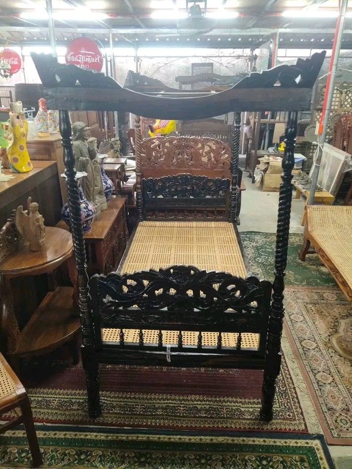 Pre-war Poster Bed Solid kamagong new solihiya (Category: Bed Frames & Mattresses) located in Manila. Submitted by carmelites36250 (Listing ID 1464588835, Image 2). Description: Pre-war Poster Bed 79" x40. 5" x73 Lah Solid kamagong wood ❤🎯 Newly solihiya ready to use Pick up @shop/Delivery Pm me ☎☎☎☎ 70k.