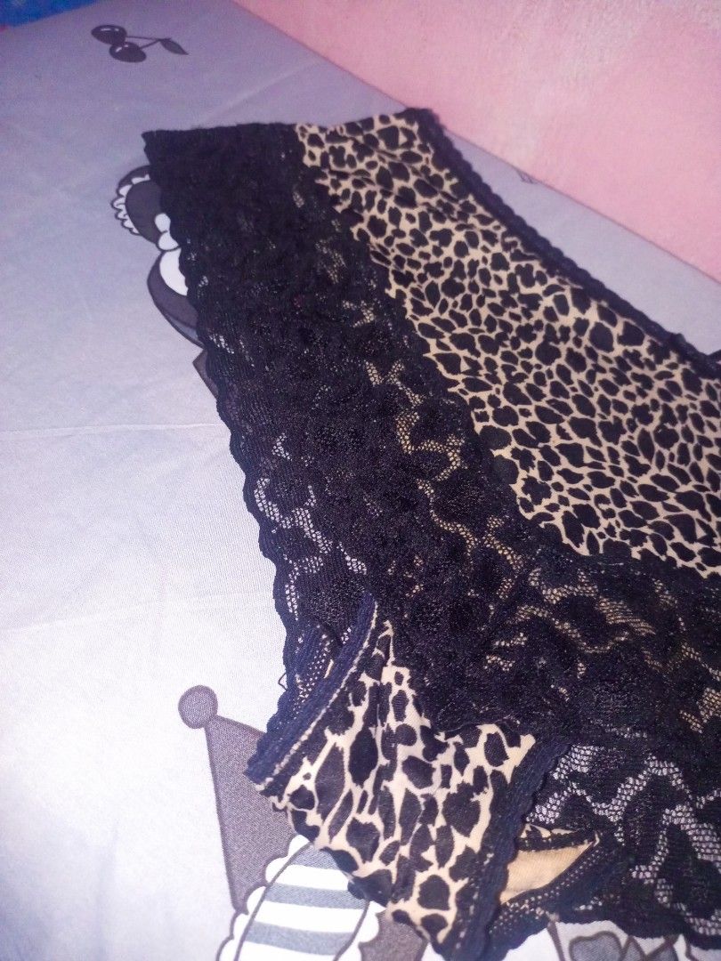 Printed Seamless lace Panty Size: Medium (Category: Undergarments & Loungewear) located in Navotas City. Submitted by vanilla_sandalwood (Listing ID 1464701297, Image 3). Description: -Brand: Warners -Size: Medium -Like New -Good condition -Seamless Lace.