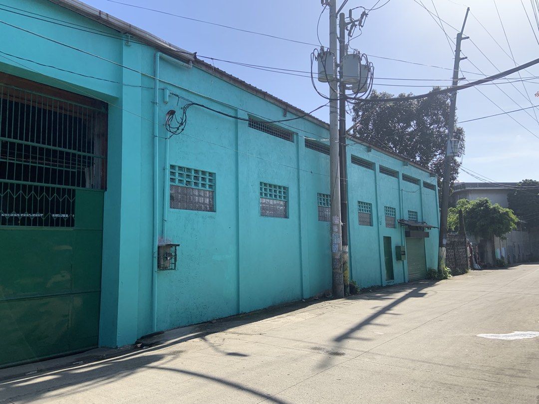 Property for Sale (Category: Commercial) located in Valenzuela. Submitted by petmomentph (Listing ID 1464668436, Image 2). Description: 📌IDEAL FOR LOGISTICS, WAREHOUSING, MANUFACTURING, CORPORATE HEADQUARTERS USE, AND RESIDENTIAL. ✅Location: Ugong Valenzuela ✅Lot Area: 969sqm ✅Clean Title ✅With 3 existing house (Residentials) ➡️House 1: 577 sqm •3 Story with 6 Bedrooms, 3 T&B, Kitchen and Office ➡️House 2: 3 Story (Brandnew) ➡️House 3: 1 Story ✅
