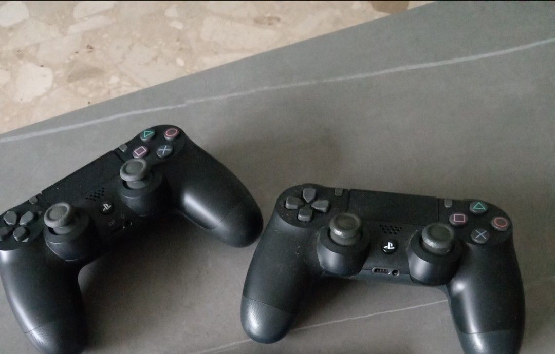 Ps4 controllers (Category: PlayStation) located in Singapore. Submitted by starlightcat (Listing ID 1464747746, Image 1). Description: $20 for one controller, $30 for both together.