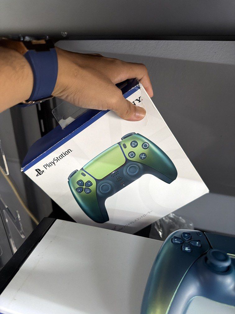 Ps5 controller (Category: Controllers) located in Ketereh. Submitted by silent_rozidie (Listing ID 1464635728, Image 2). Description: Colour limited .