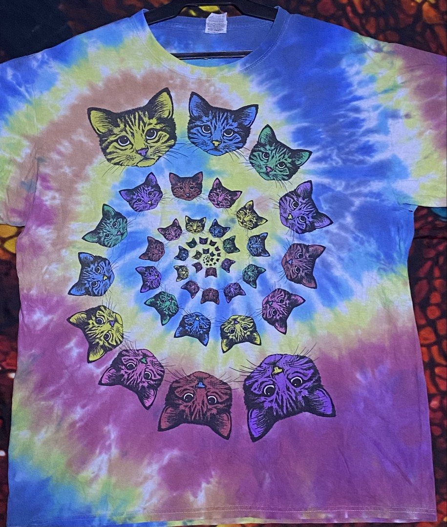 Psychedelic shirt (Category: Activewear) located in Cebu City. Submitted by tjoafh (Listing ID 1464742898, Image 2). Description: Large.