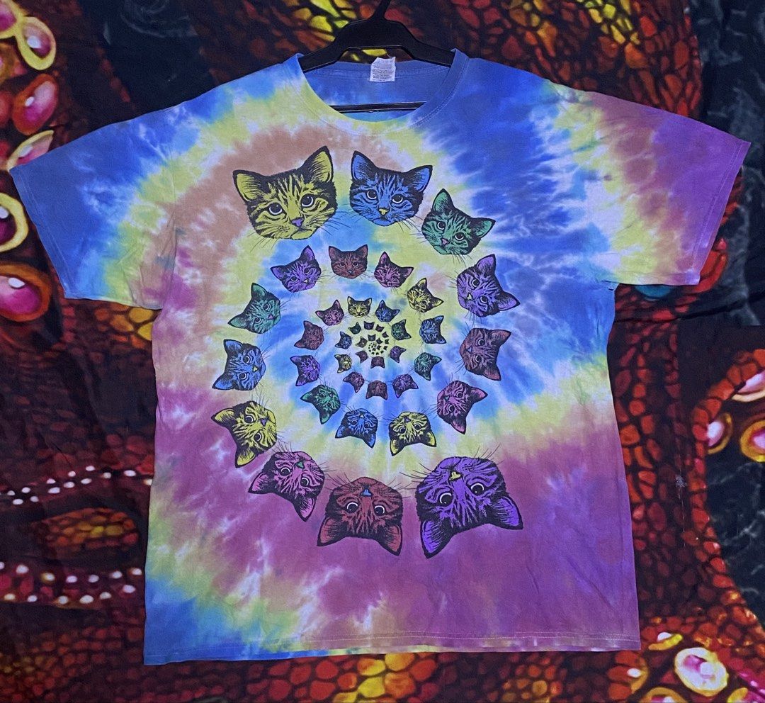Psychedelic shirt (Category: Activewear) located in Cebu City. Submitted by tjoafh (Listing ID 1464742898, Image 1). Description: Large.