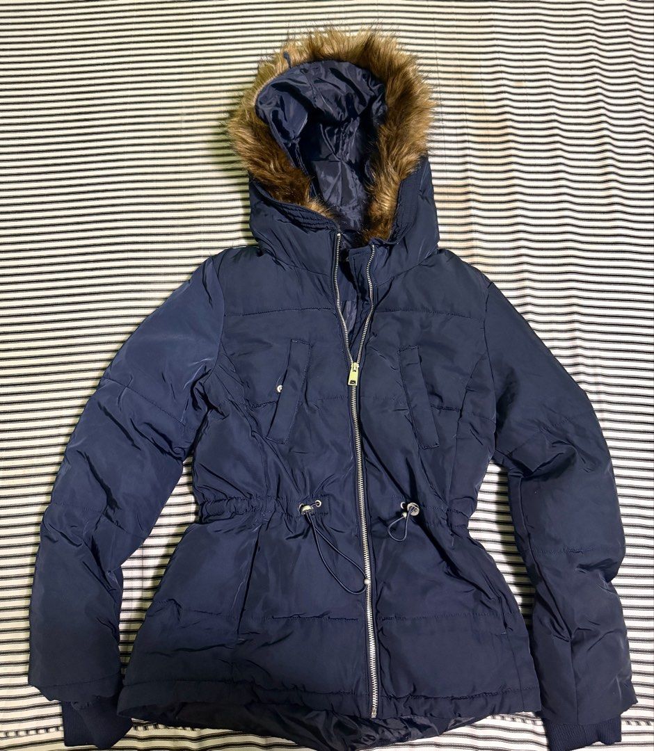 Puffer Jacket (Category: Coats, Jackets and Outerwear) located in Manila. Submitted by anddengbenteotso (Listing ID 1464634947, Image 1). Description: Color: Navy Blue Puffer jacket with hood (fur) with four pockets Perfect for winter Size: 36 EUR 4 US Used twice or thrice only good as new Bought overseas Mode of payment : 💙 Gcash ♥️ BPI .
