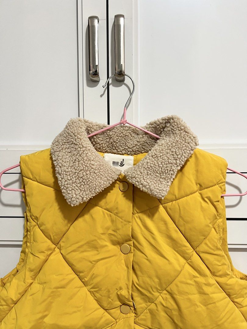 PUFFER VEST JACKET (Category: Coats, Jackets and Outerwear) located in Valenzuela. Submitted by stayradwithme (Listing ID 1464737394, Image 3). Description: PUFFER VEST JACKET Size: S to M Condition: 10/10 Used once only Thick jacket .