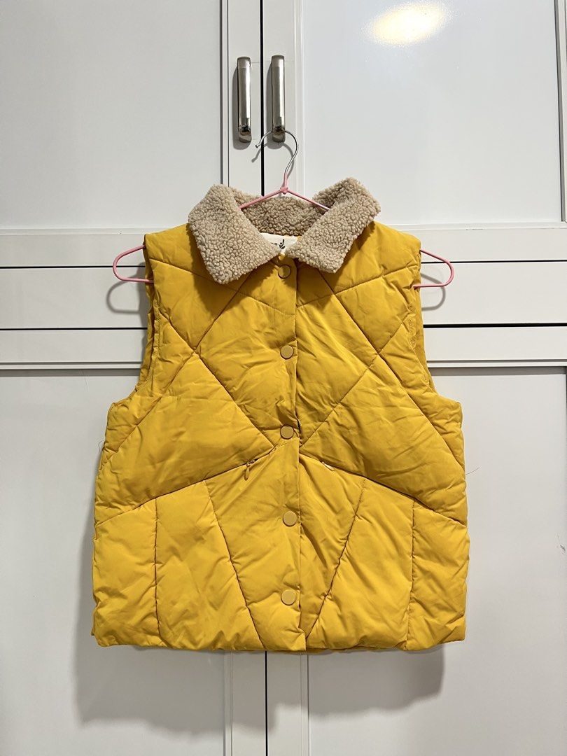 PUFFER VEST JACKET (Category: Coats, Jackets and Outerwear) located in Valenzuela. Submitted by stayradwithme (Listing ID 1464737394, Image 1). Description: PUFFER VEST JACKET Size: S to M Condition: 10/10 Used once only Thick jacket .