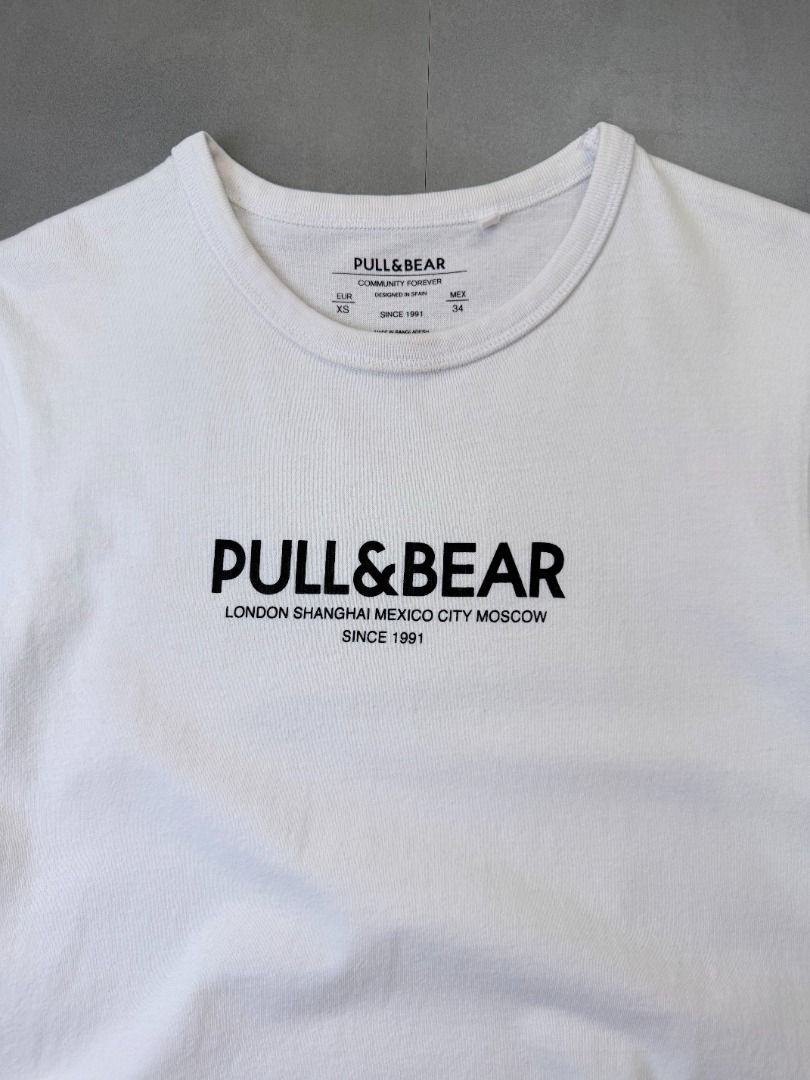 Pull & Bear tee shirt (Category: Tshirts & Polo Shirts ) located in Cabanatuan. Submitted by argarments.ph (Listing ID 1464644267, Image 2). Description: Tagged: fits Small Width 18.5" | Length 27" Condition: Great condition Issue(s): -.