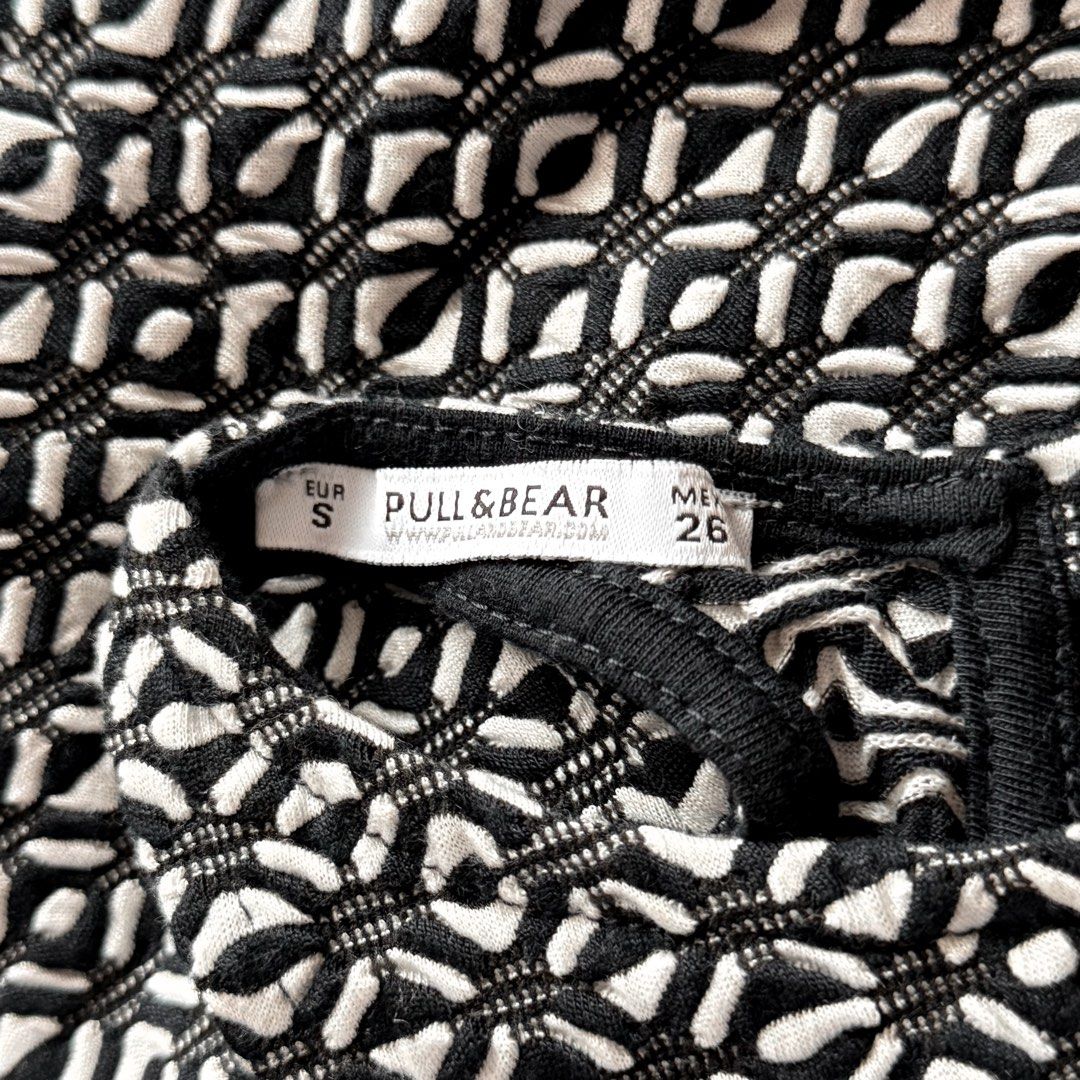 Pull & Bear Textured Cut-Out Back Top (Category: Others Tops) located in Antipolo. Submitted by rosywardrobe (Listing ID 1464674533, Image 2). Description: 🎀 MAKE READING A HABIT 🎀 • No order form, no reservation! • Strictly 1 day reservation • Payment first before order processing • No return, No exchange • Don’t make an offer if you’re not 100% sure • No shipping every weekends — PAYMENT CHANNELS — • GCash • Gotyme • Maya • BDO • BPI • Unionb