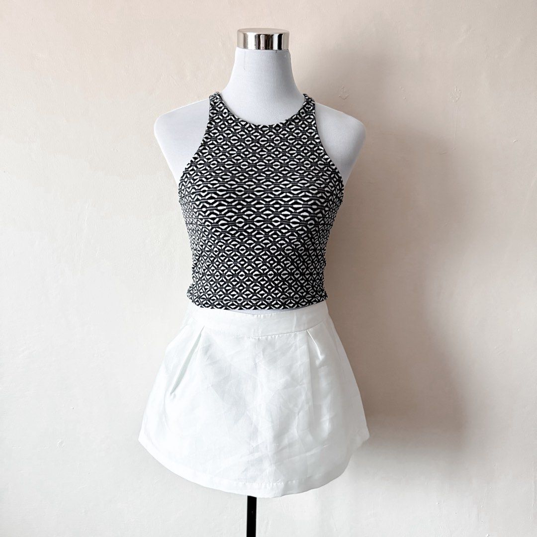 Pull & Bear Textured Cut-Out Back Top (Category: Others Tops) located in Antipolo. Submitted by rosywardrobe (Listing ID 1464674533, Image 1). Description: 🎀 MAKE READING A HABIT 🎀 • No order form, no reservation! • Strictly 1 day reservation • Payment first before order processing • No return, No exchange • Don’t make an offer if you’re not 100% sure • No shipping every weekends — PAYMENT CHANNELS — • GCash • Gotyme • Maya • BDO • BPI • Unionb