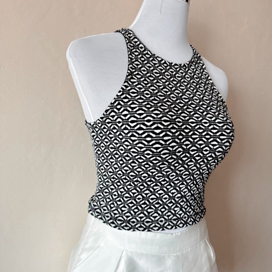 Pull & Bear Textured Cut-Out Back Top (Category: Others Tops) located in Antipolo. Submitted by rosywardrobe (Listing ID 1464674533, Image 3). Description: 🎀 MAKE READING A HABIT 🎀 • No order form, no reservation! • Strictly 1 day reservation • Payment first before order processing • No return, No exchange • Don’t make an offer if you’re not 100% sure • No shipping every weekends — PAYMENT CHANNELS — • GCash • Gotyme • Maya • BDO • BPI • Unionb