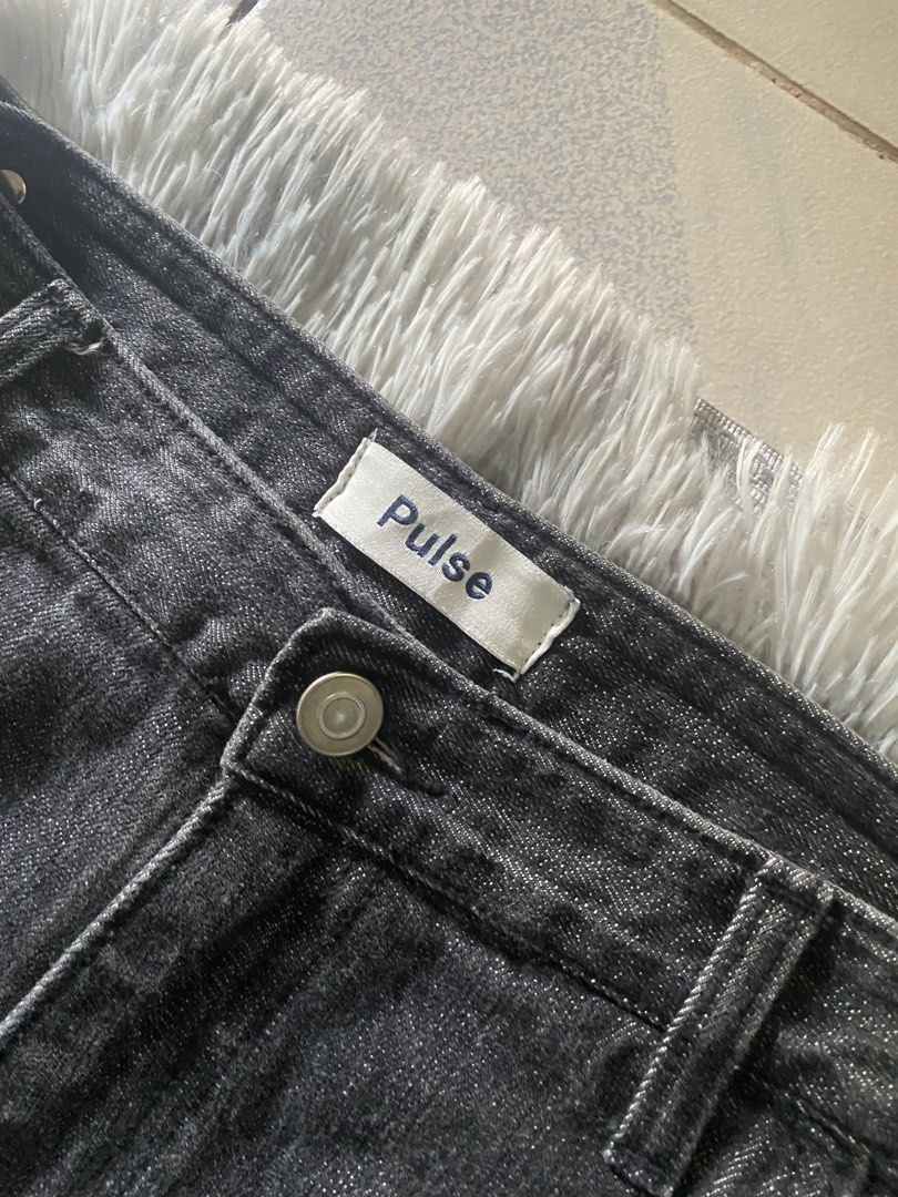 Pulse Black Washed Baggy Denim Jeans (Category: Jeans) located in Mendez-Nunez. Submitted by leighthrift (Listing ID 1464605512, Image 2). Description: - Brand: Pulse - Color: Black washed denim (PULSE) BLACK WASHED BAGGY PANTS WAIST - 33-34 LENGTH - 42 THIGH - All 16 HEM - 9 - Fit: Baggy, super comfortable - Style: Classic five-pocket - Closure: Button and zip - Occasion: Casual wear - Styling: Easy to pair with any top.