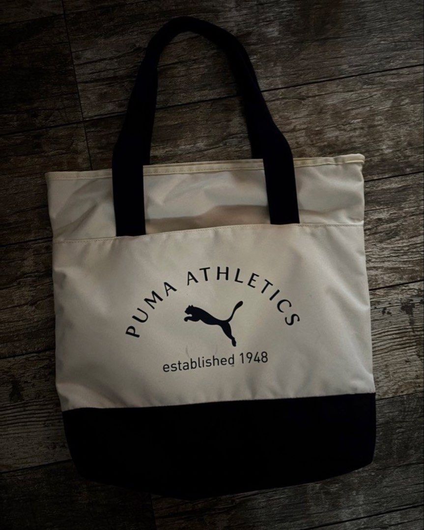 Puma Shoulder Bag (Category: Shoulder Bags) located in Las Pinas. Submitted by thedailydropx (Listing ID 1464588496, Image 1). Description: .