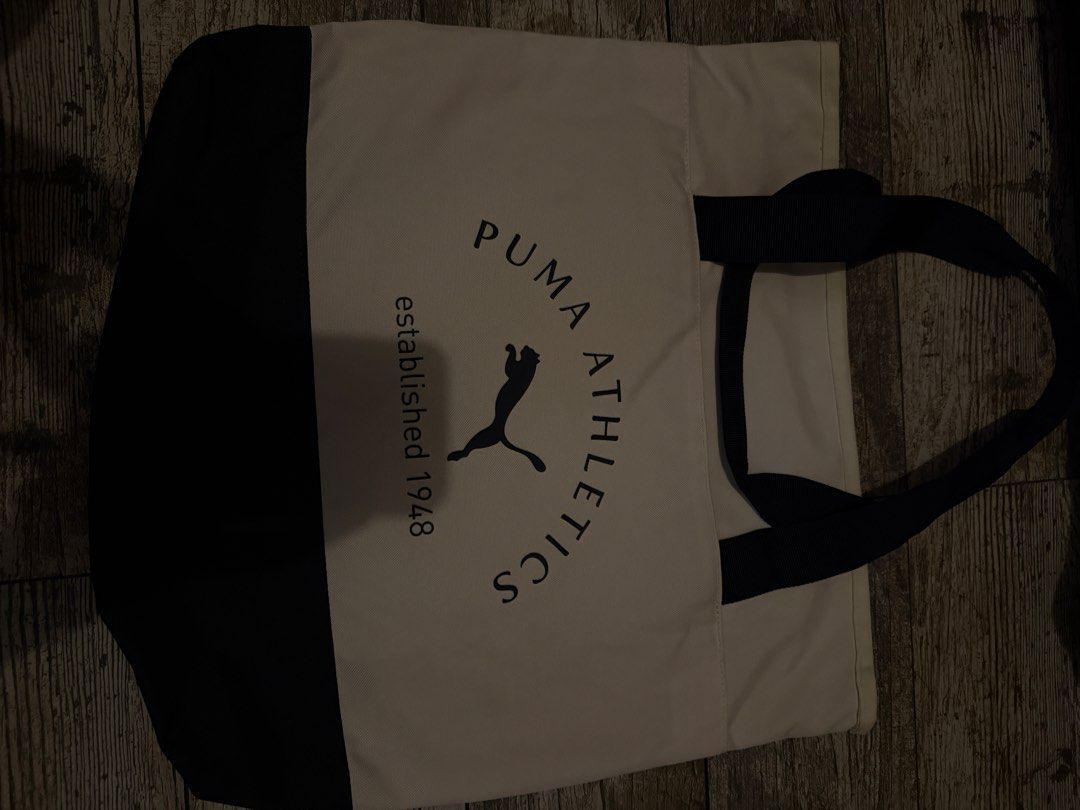 Puma Shoulder Bag (Category: Shoulder Bags) located in Las Pinas. Submitted by thedailydropx (Listing ID 1464588496, Image 2). Description: .