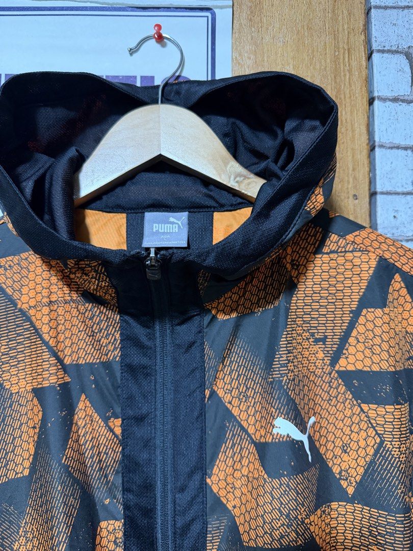 Puma Windbreaker jacket dual zip (Category: Coats, Jackets and Outerwear) located in Quezon City. Submitted by ree3_dr0pp2k25 (Listing ID 1464733389, Image 2). Description: Size large asia Good as new Authentic Brand new feels.