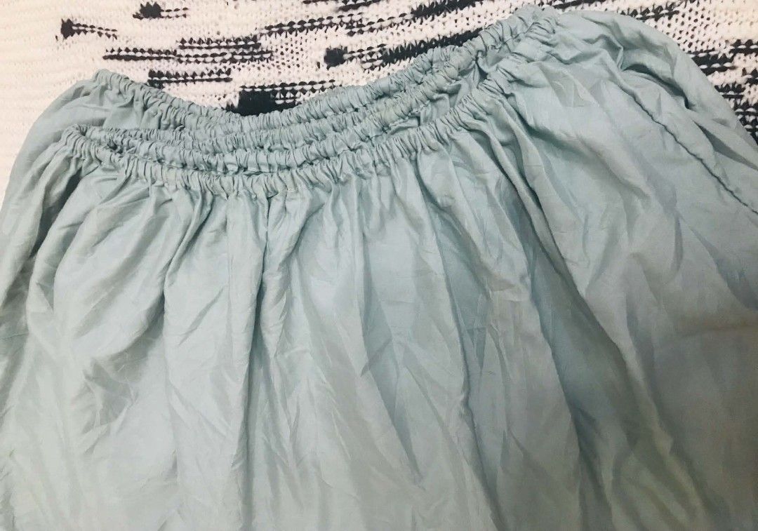 Queen Size 100% Polyester Microfiber Fitted Sheet - Mint green (Category: Bedding & Towels) located in Imus. Submitted by stop_shop7 (Listing ID 1464629925, Image 3). Description: - Queen size fitted sheet - Made from 100% polyester microfiber for softness - Beautiful Mint Green color - Features elastic all around for a snug fit - Easy care: Machine washable in cold water - Do not bleach, tumble dry on low - Perfect for everyday use Loc: Imus, Ca