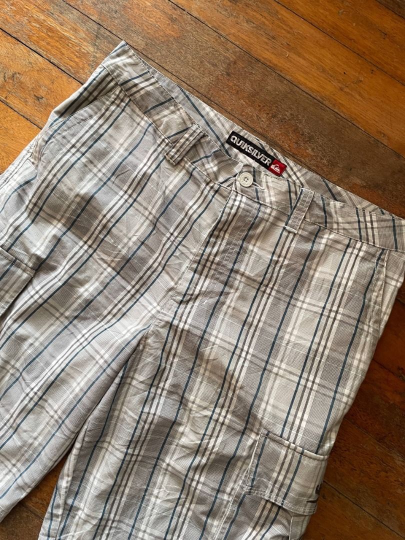 Quicksilver Plaid Cargo (Category: Shorts) located in Manila. Submitted by inversal__ (Listing ID 1464741947, Image 2). Description: 36 x 23 no issue .