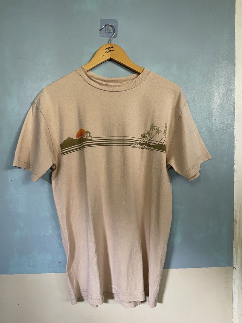 QUIKSILVER y2K TEE (Category: Tshirts & Polo Shirts ) located in Tagum. Submitted by threads.overflow (Listing ID 1464625986, Image 1). Description: DIMENTIONS: 20x28.5 COLOR RATE 7.8/10 ISSUES: SMALL BLEACH STAINS EXCELLENT CONDITION COLOR MAY VARY DUE TO LIGHTNING..
