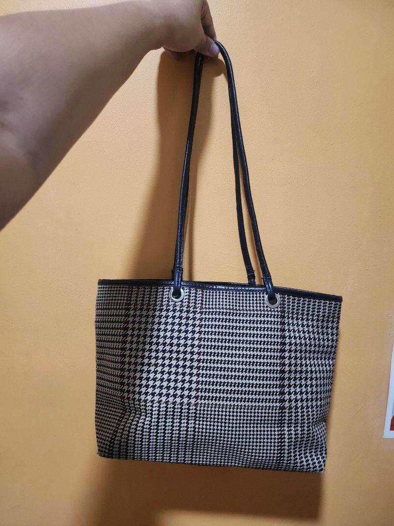 Ralph Lauren Tote Bag (Category: Luxury Bags & Wallets) located in Tagum. Submitted by _skybagph (Listing ID 1464732351, Image 2). Description: vintage ralph lauren tote bag authentic ✨️ negotiable ✨️.