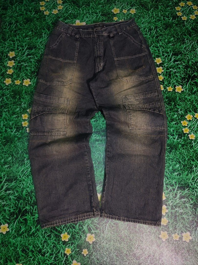 Random Happy Hope baggy pants (Category: Jeans) located in Cagayan de Oro. Submitted by jaypeedeistilo (Listing ID 1464585920, Image 1). Description: Happy hope🔥 Waist: 34-35✅ Length: 41✅ Thigh: 13.5✅ Hem: 10.5✅.