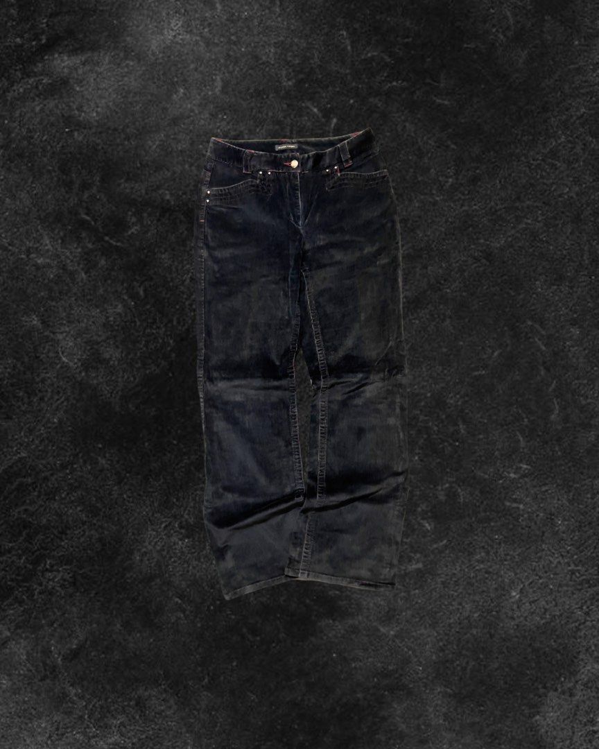 Rare Factory Sample Jean Pierre Cordouroy Flared (Category: Other Bottoms) located in Paniqui. Submitted by rad_thrifts (Listing ID 1464672719, Image 1). Description: Rare Factory Sample Jean Pierre Cordouroy Flared Price: 300₱+sf Issues: damaged tag due to wash, fading Measurements📐 Waist:30” Hips: 19” Length: 41.5” Leg Opening: 9.5” Color may vary due to lighting For any questions or other inquiries kindly dm me.