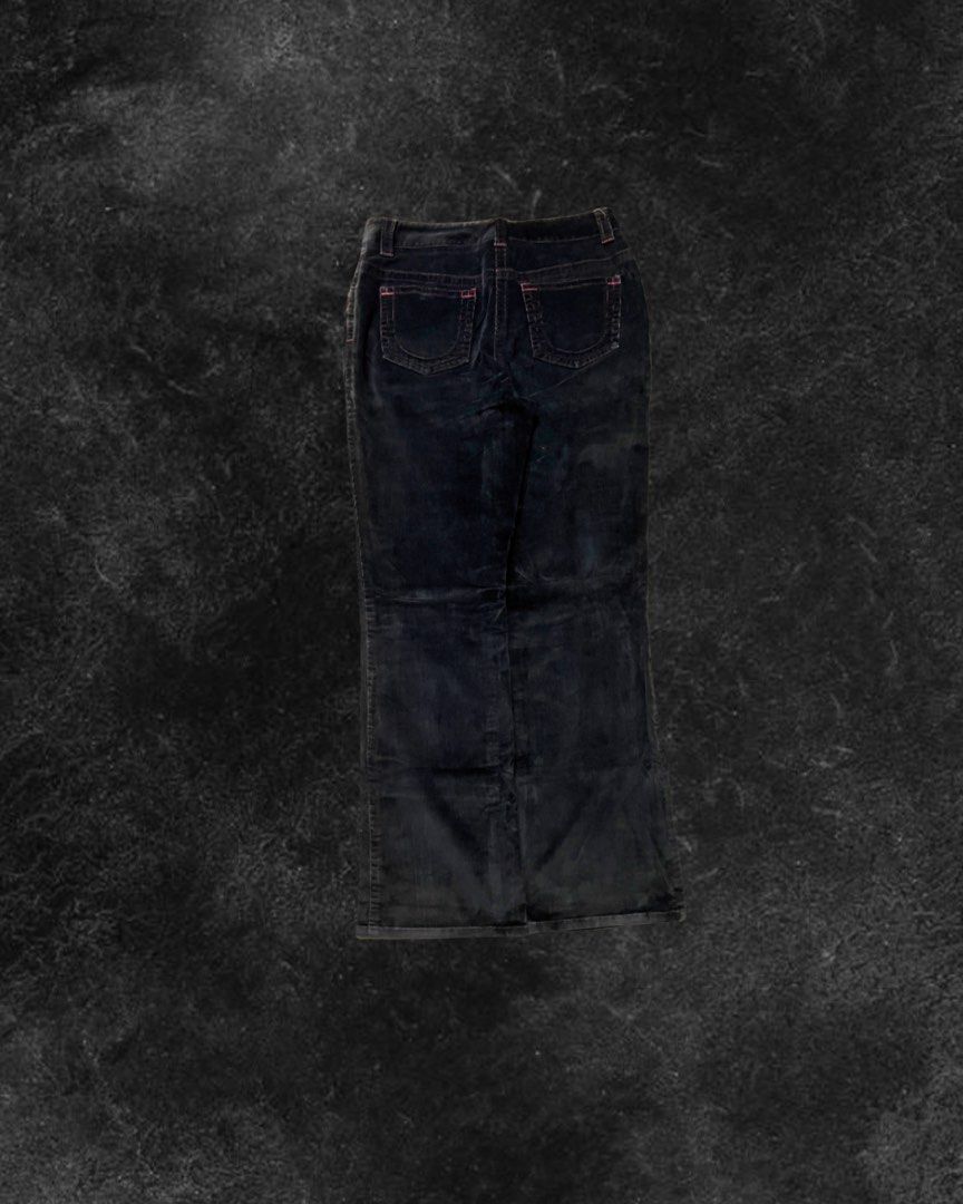 Rare Factory Sample Jean Pierre Cordouroy Flared (Category: Other Bottoms) located in Paniqui. Submitted by rad_thrifts (Listing ID 1464672719, Image 2). Description: Rare Factory Sample Jean Pierre Cordouroy Flared Price: 300₱+sf Issues: damaged tag due to wash, fading Measurements📐 Waist:30” Hips: 19” Length: 41.5” Leg Opening: 9.5” Color may vary due to lighting For any questions or other inquiries kindly dm me.