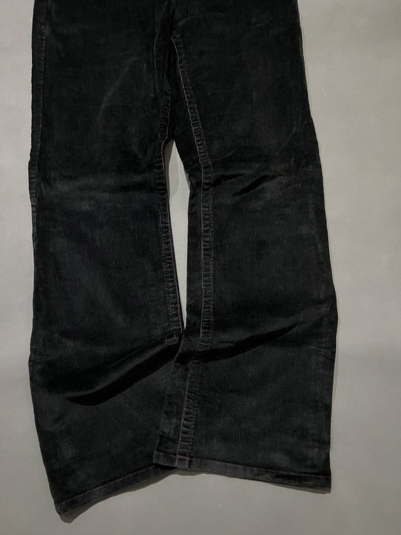 Rare Factory Sample Jean Pierre Cordouroy Flared (Category: Other Bottoms) located in Paniqui. Submitted by rad_thrifts (Listing ID 1464672719, Image 3). Description: Rare Factory Sample Jean Pierre Cordouroy Flared Price: 300₱+sf Issues: damaged tag due to wash, fading Measurements📐 Waist:30” Hips: 19” Length: 41.5” Leg Opening: 9.5” Color may vary due to lighting For any questions or other inquiries kindly dm me.
