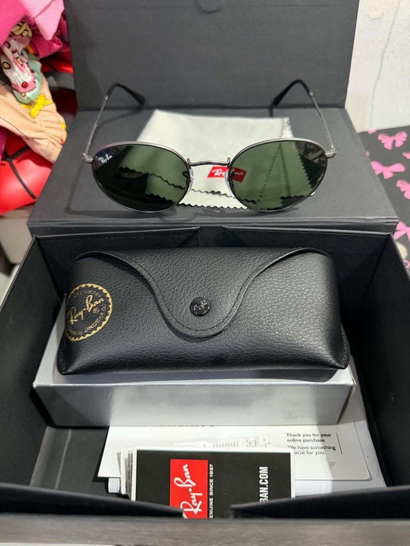Ray-Ban Oval Sunglasses with Case and Box (Category: Sunglasses & Eyewear) located in Buenavista. Submitted by ivoperez27 (Listing ID 1464598724, Image 1). Description: - Authentic Ray-Ban sunglasses - Classic oval shape - Green lenses - Comes with original black case and box - Includes cleaning cloth and authenticity cards - Genuine since 1937 - Ideal for everyday wear.
