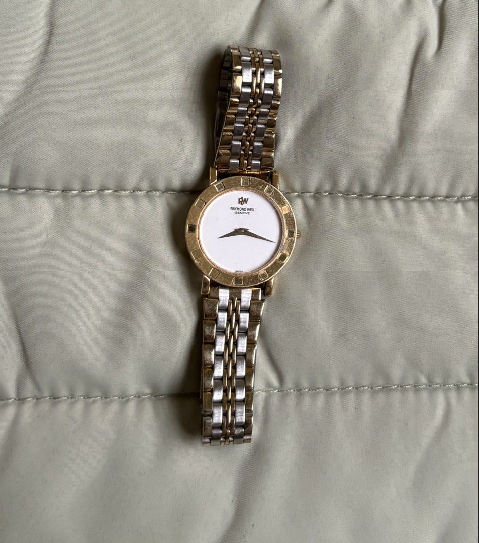 Raymond Weil two tone (Category: Luxury Watches) located in Macabebe. Submitted by _tiffanylopez (Listing ID 1464588256, Image 2). Description: raymond weil traditional classic 10/10 orig color 24mm.