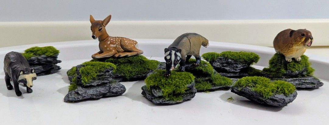 Realistic rocks with moss terrain (Category: Figurines & Statues) located in Quezon City. Submitted by furbous (Listing ID 1464717536, Image 1). Description: - Custom rock terrain with vibrant green moss detail - Ideal for dioramas, miniature setups, and collector displays - animals not included.