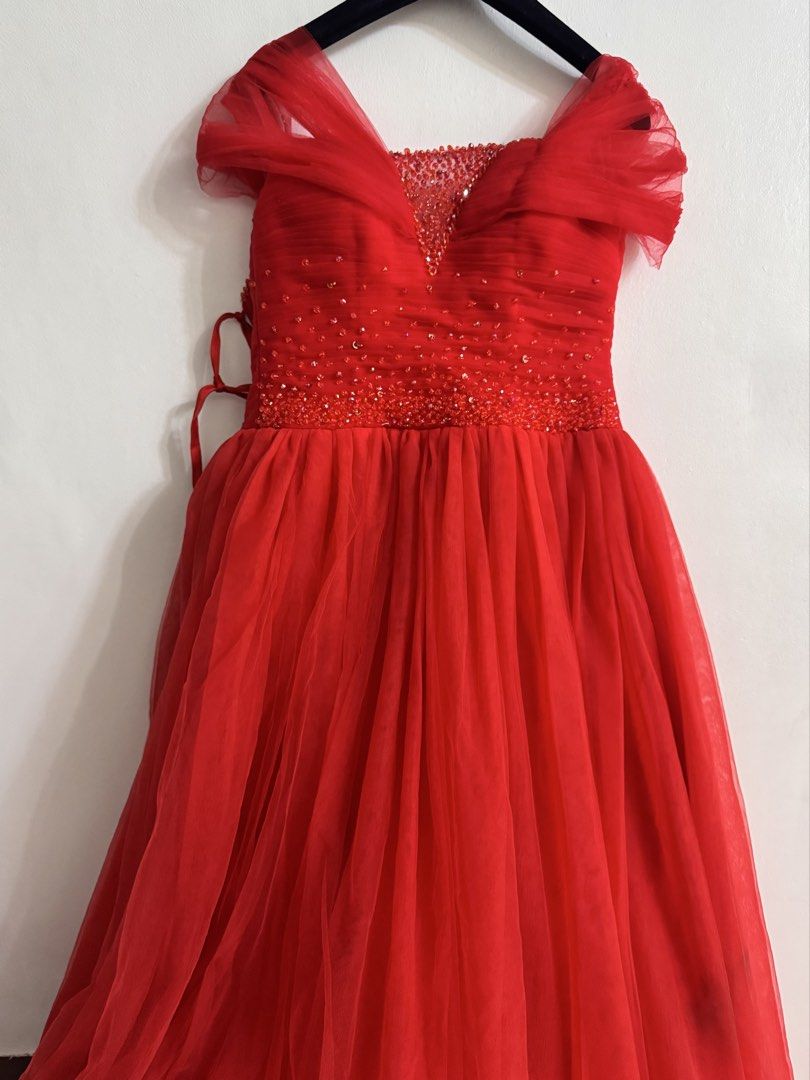 Red Offshoulder Ball Gown (Category: Evening dresses & gowns) located in Paranaque City. Submitted by simplylizzy (Listing ID 1464674543, Image 1). Description: perfect for debut or birthdays ball gown fits to M-L adjustable strap at the back .