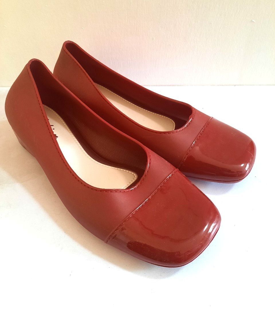 Red Square Toe Waterproof Flat Shoes (Category: Flats & Sandals) located in Quezon City. Submitted by dannikkishoppe2 (Listing ID 1464589966, Image 1). Description: Red Square Toe Waterproof Flat Shoes ‼️₱120‼️ • Glossy cap toe • Comfortable slip-on style • Textured sole for grip • Size 36 • Ideal for casual wear or work.