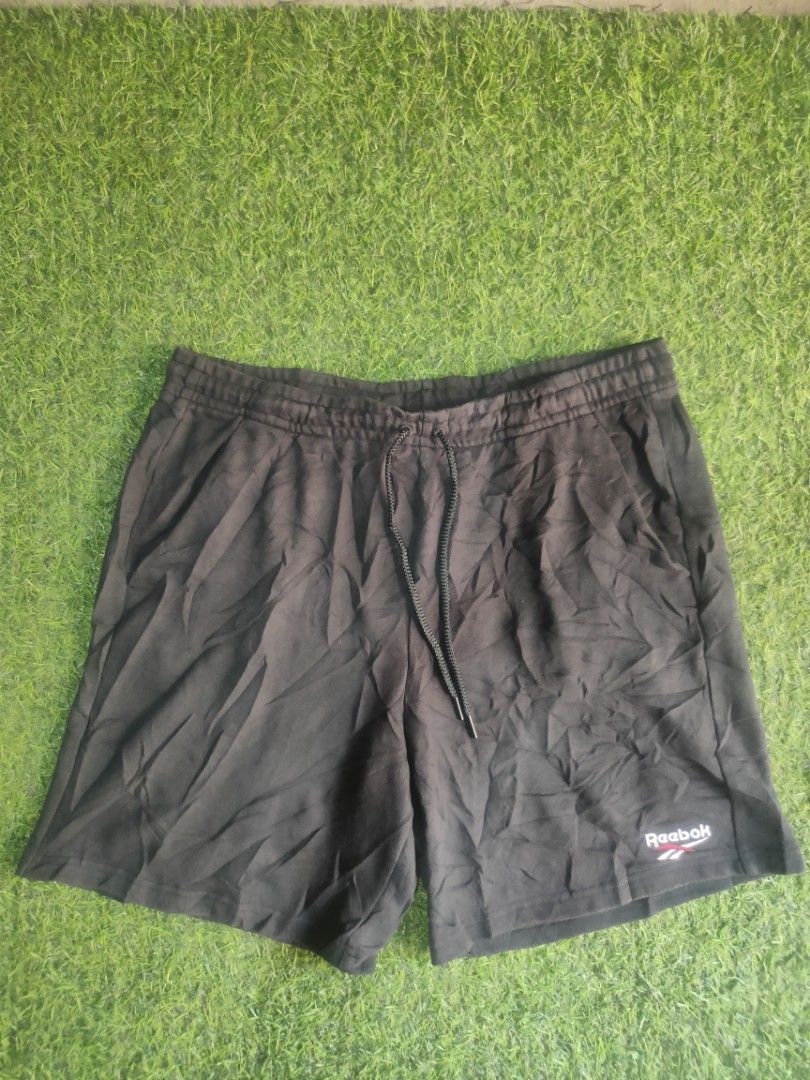 Reebok sweat short (Category: Shorts) located in Daet. Submitted by thriftnidiegz (Listing ID 1464581113, Image 2). Description: excellent condition no issue embroidered logo design waist-34-40 L-18.