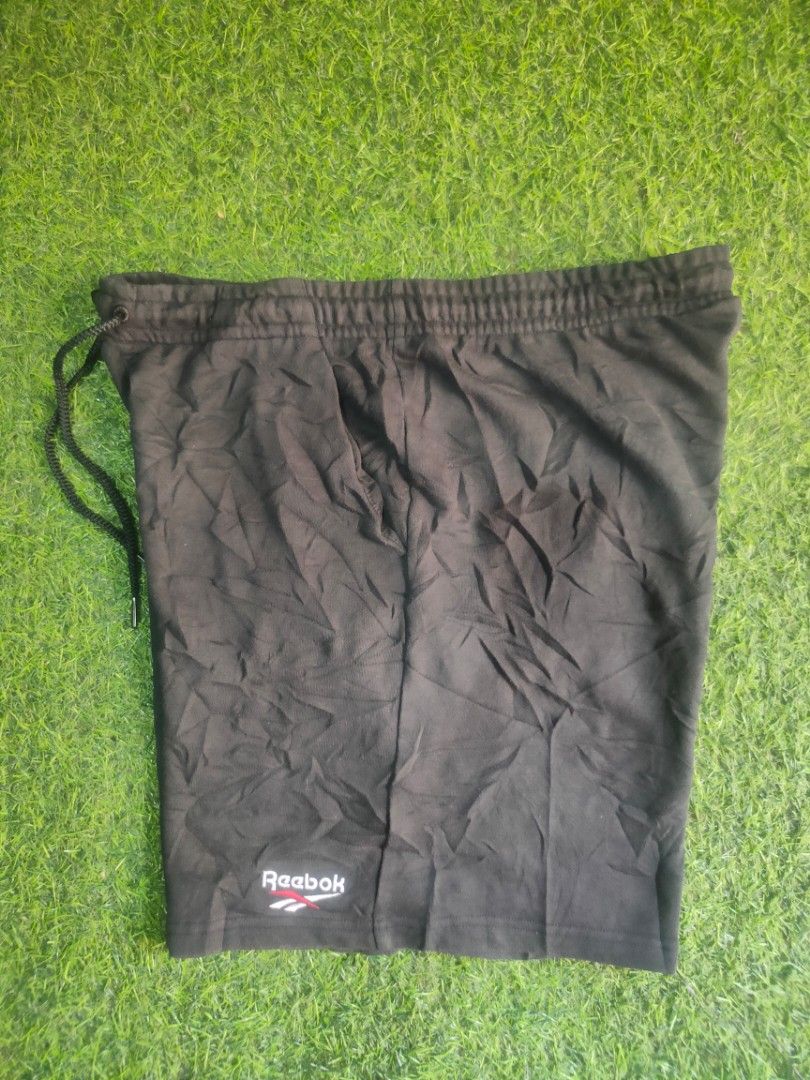 Reebok sweat short (Category: Shorts) located in Daet. Submitted by thriftnidiegz (Listing ID 1464581113, Image 1). Description: excellent condition no issue embroidered logo design waist-34-40 L-18.