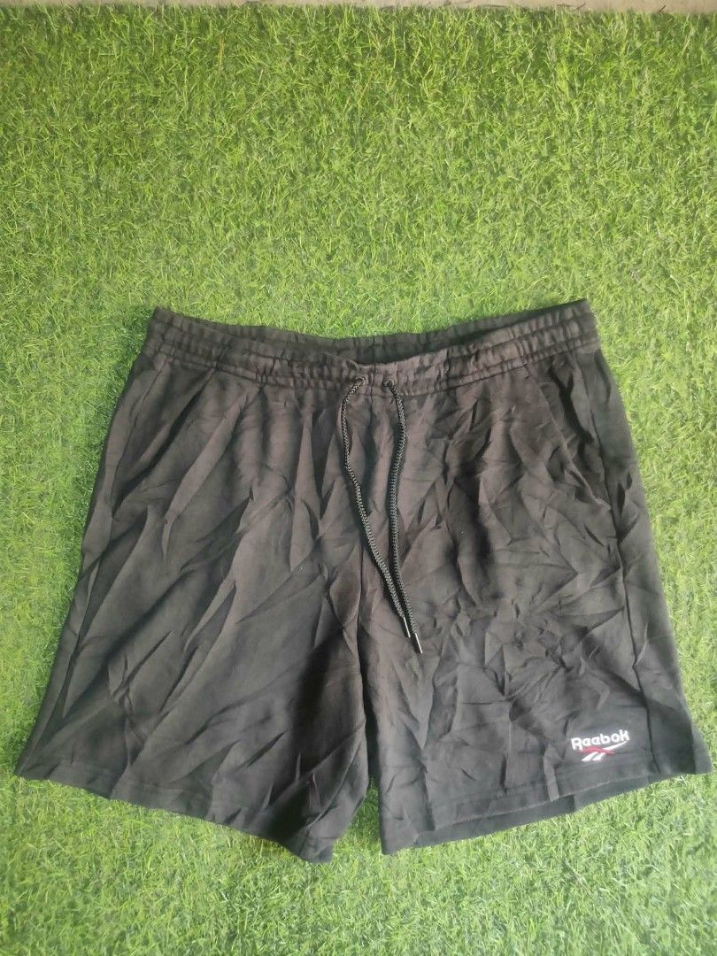 Reebok sweat short (Category: Activewear) located in Vinzons. Submitted by kspabico07187 (Listing ID 1464732377, Image 2). Description: Excellent condition No issue Embroidered logo design Waist-34-40 L-18.