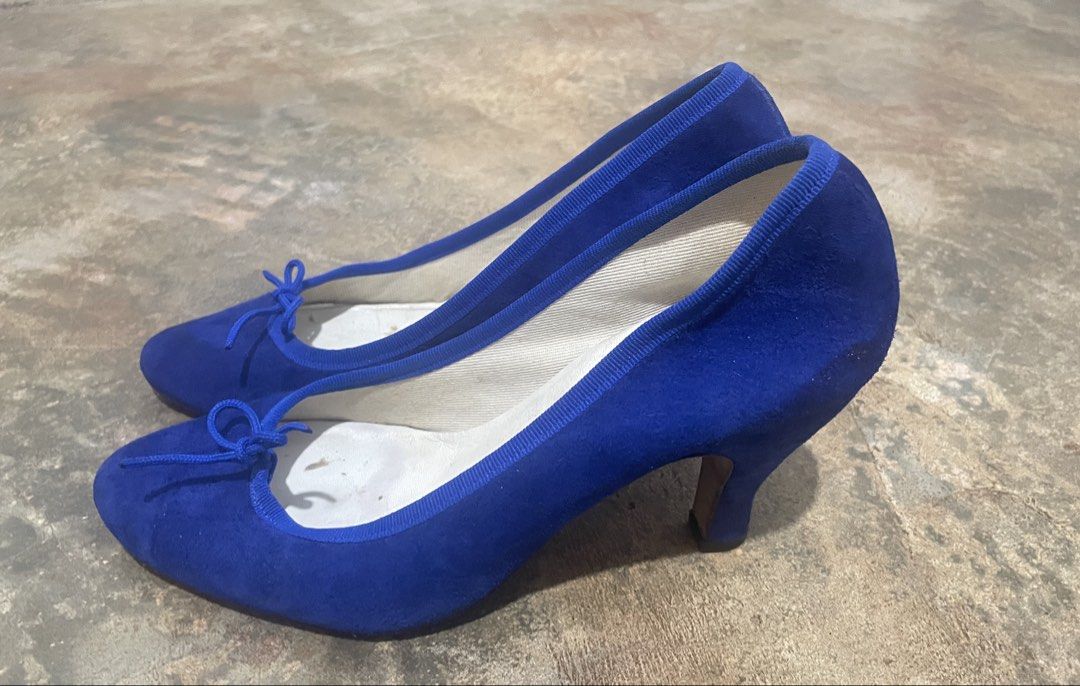 Repetto suede heels (Category: Looking For) located in Davao. Submitted by mj_designervintagecurator (Listing ID 1464602083, Image 2). Description: 📌In good condition 📌actual size : 9 inches / 23 cm insole.