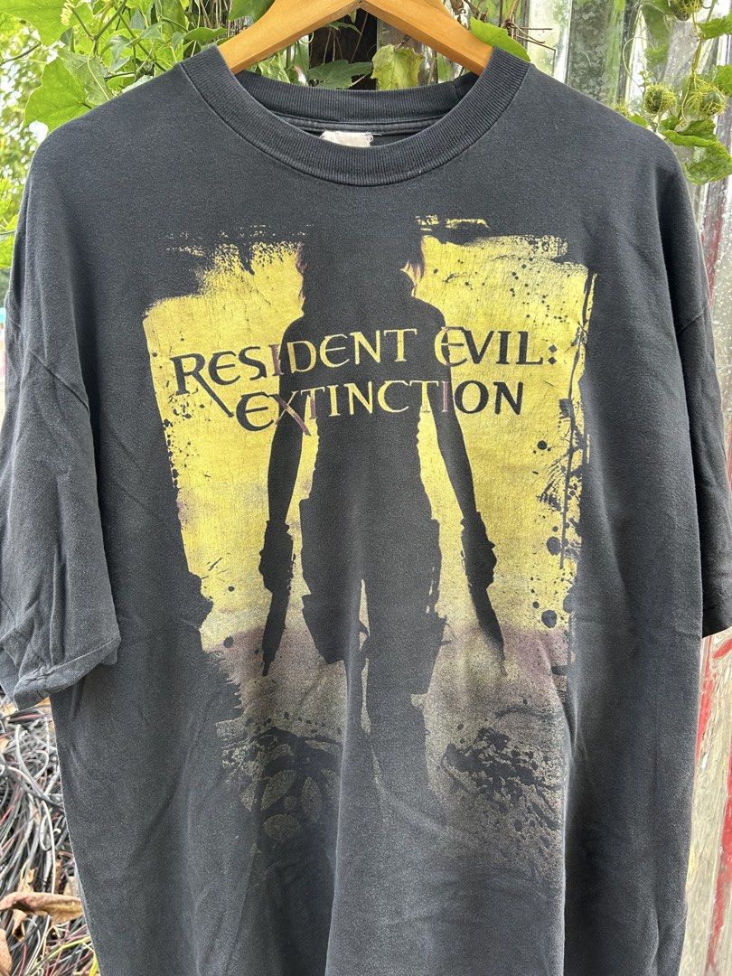 Resident Evil Extinction 2007 Promo Tee (Category: Tshirts & Polo Shirts ) located in Davao. Submitted by first2layers (Listing ID 1464587546, Image 2). Description: 24x29.5 fits XL faded white tag no other issues.