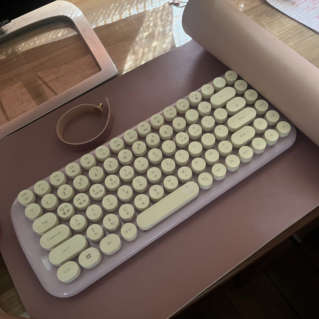 Reversible Pink/Mauve Leather Mousepad (Category: Mouse & Mousepads) located in Quezon City. Submitted by julia_ppp (Listing ID 1464570699, Image 1). Description: no issues! keyboard also for sale lol dm meee.