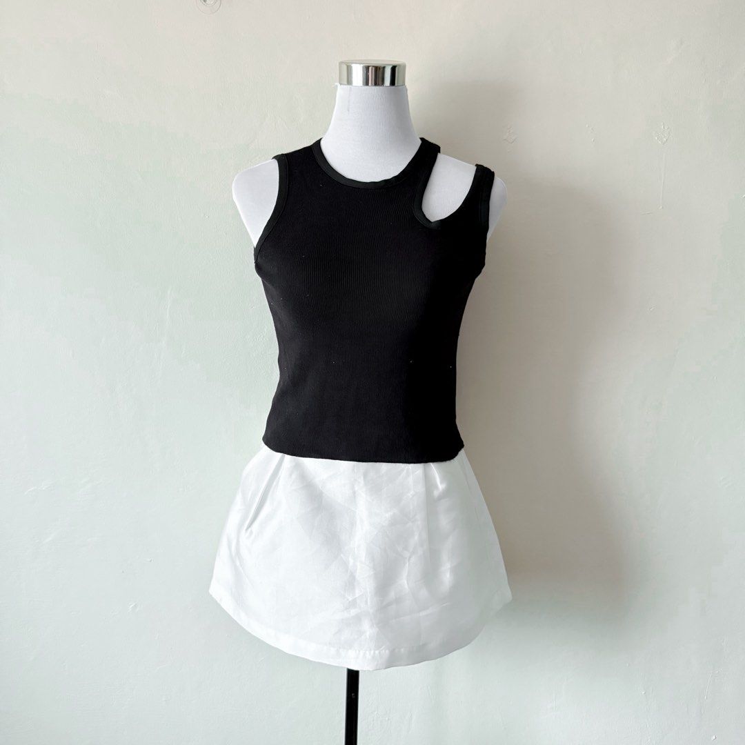 Rib Kint Cut-Out Top (Category: Others Tops) located in Antipolo. Submitted by rosywardrobe (Listing ID 1464595868, Image 1). Description: 🎀 MAKE READING A HABIT 🎀 • No order form, no reservation! • Strictly 1 day reservation • Payment first before order processing • No return, No exchange • Don’t make an offer if you’re not 100% sure • No shipping every weekends — PAYMENT CHANNELS — • GCash • Gotyme • Maya • BDO • BPI • Unionbank — DELIVERY ME