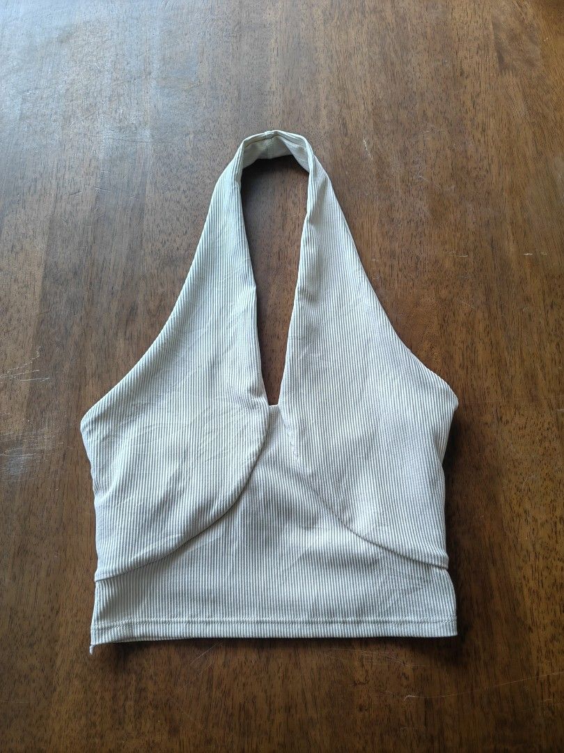 Ribbed Halter Neck Crop Top Beige Size M (Category: Sleeveless) located in Bansalan. Submitted by jovelynola33214 (Listing ID 1464608016, Image 1). Description: -Small-slimMed kasya -Beige ribbed halter neck crop top - Stretchy material, makapal - Estimated size: Medium (M) - Versatile: Great for casual wear or dressing up - Easy to style with jeans or skirts - Washing instructions available on the tag .