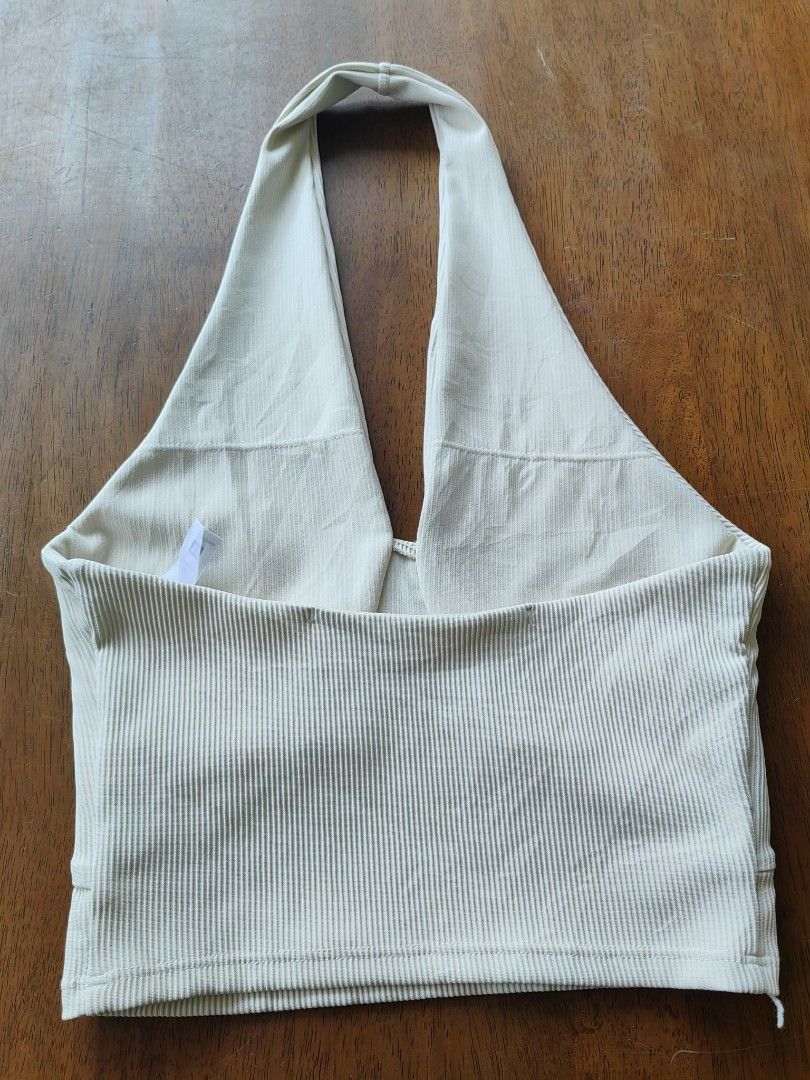 Ribbed Halter Neck Crop Top Beige Size M (Category: Sleeveless) located in Bansalan. Submitted by jovelynola33214 (Listing ID 1464608016, Image 2). Description: -Small-slimMed kasya -Beige ribbed halter neck crop top - Stretchy material, makapal - Estimated size: Medium (M) - Versatile: Great for casual wear or dressing up - Easy to style with jeans or skirts - Washing instructions available on the tag .