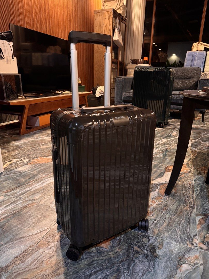 RIMOWA CABIN SIZE (Category: Luggage) located in Makati City. Submitted by at68studios (Listing ID 1464605806, Image 2). Description: Selling this as is as is what it is…What you see is what you get. Last price posted take it or leave it•••Will not entertain question and asking for Lastprice.
