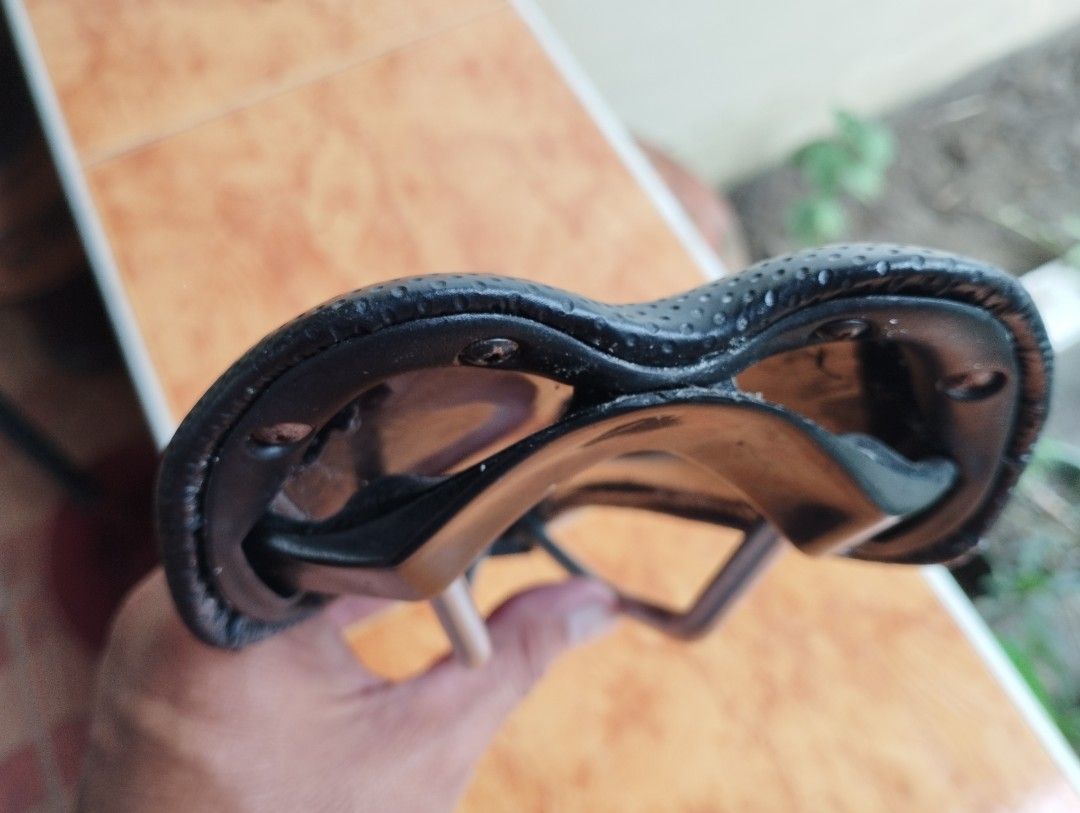 Ritchey Saddle (Category: Bicycles) located in San Fernando. Submitted by nerosales (Listing ID 1464572109, Image 2). Description: Ritchey Saddle Re-upholstered, pulido ang gawa Please see last 3 photos before ma re-upholter 1,250 pesos only SM City Pampanga Shipping: J&T Payment: Gcash NO COD / NO COP.