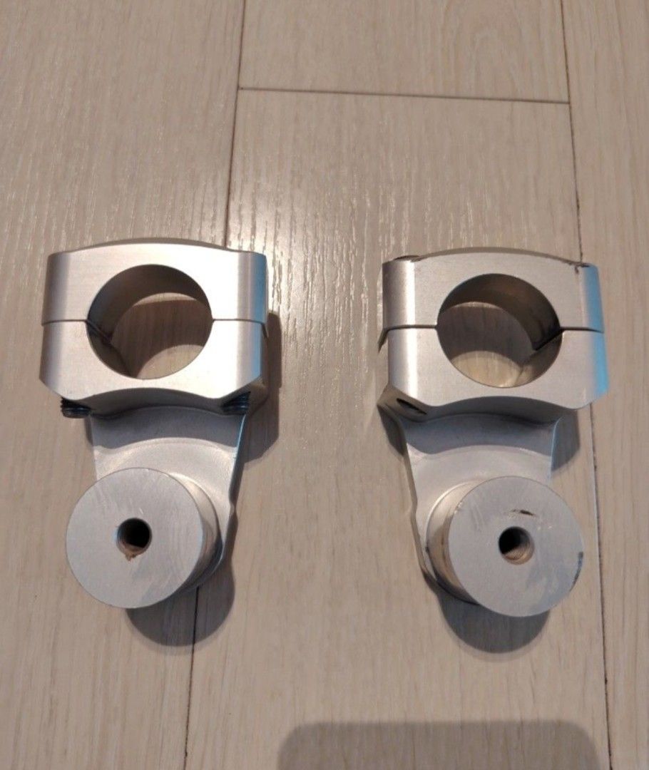 Rox risers (Category: Motorcycle Accessories) located in Singapore. Submitted by metalli_qai (Listing ID 1464596978, Image 3). Description: Selling a pair of rox adjustable risers Price is negotiable RFS : Bike sold Previously used on bmw R1200GSA Pls check your bike specs if you are not riding a gsa. Condition : 8/10 Only outlook got scratches but still solid Awesome if you want to have flexibility for off road use if u need to adjust Pm for det