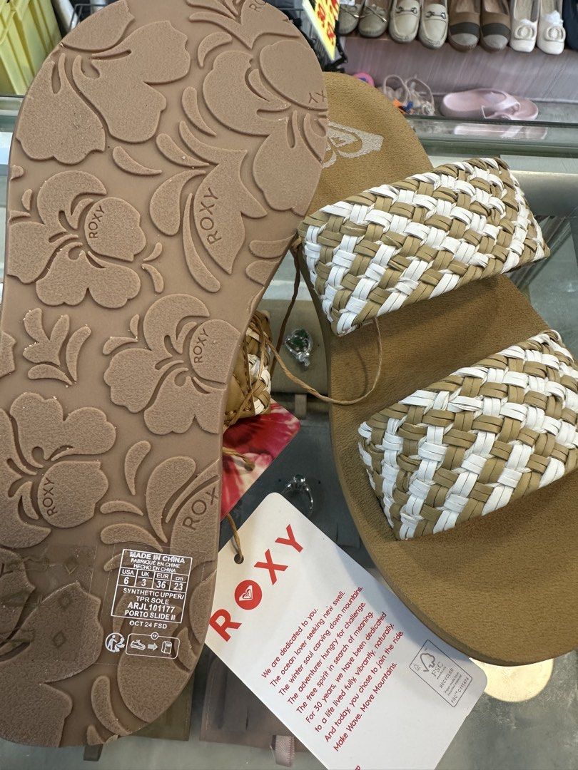 ROXY （分類：拖鞋）位於 Hong Kong。 由 long_long215 提交（商品編號 1464649827，圖片 3）。簡介： 外貿原單正品。